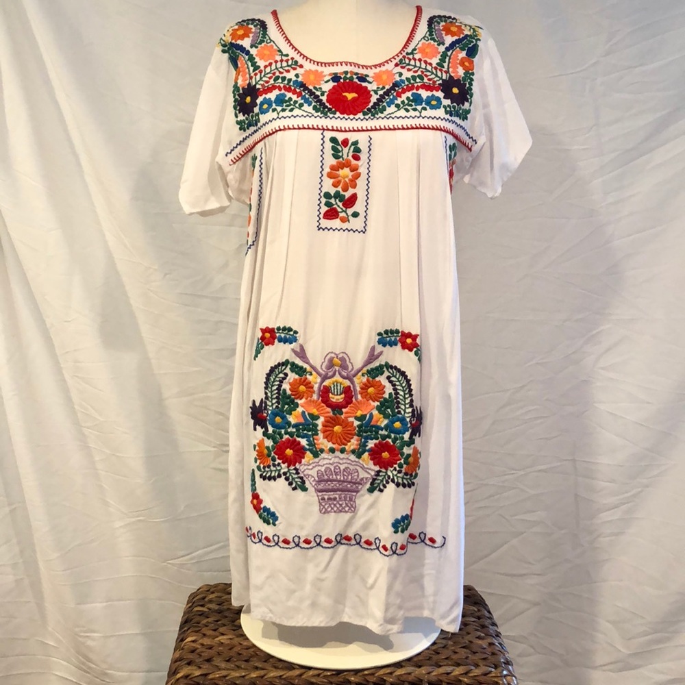 EUC White boutique embroidered dress, size L